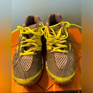 Mizuno athletic shoes, size 8, gray & yellow. Exercise training fitness workout.